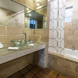 Suite à 2 Chambres à Coucher